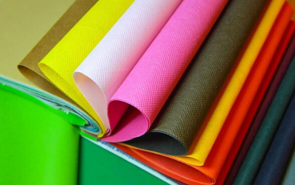 Thời trang nhanh chủ yếu sử dụng vải làm từ nhiên liệu hóa thạch.